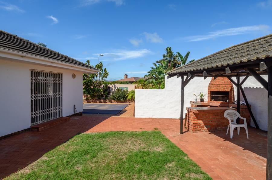 7 Bedroom Property for Sale in Summerstrand Eastern Cape